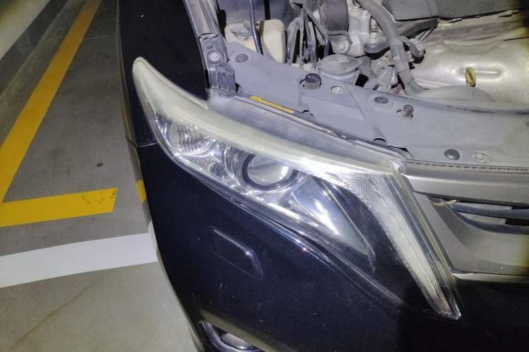 Used Toyota Venza 2013 2.7L Two-Wheel-Drive Luxury Edition Right Front Headlight