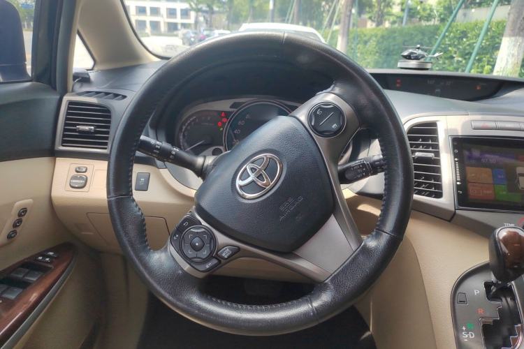 Used Toyota Venza 2013 2.7L Two-Wheel-Drive Luxury Edition Steering Wheel