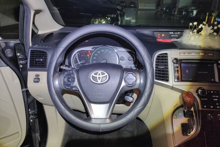 Used Toyota Venza 2013 2.7L Two-Wheel-Drive Luxury Edition Steering Wheel