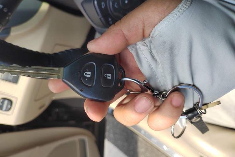 Used Toyota Venza 2013 2.7L Two-Wheel-Drive Luxury Edition Vehicle Key