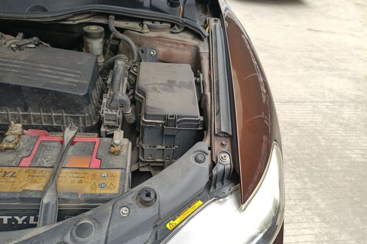Used Toyota Venza 2013 2.7L Two-Wheel-Drive Luxury Edition Engine Bay Left