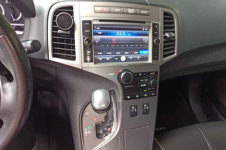 Used Toyota Venza 2013 2.7L 4x4 Luxury Edition Audio And AC Panel