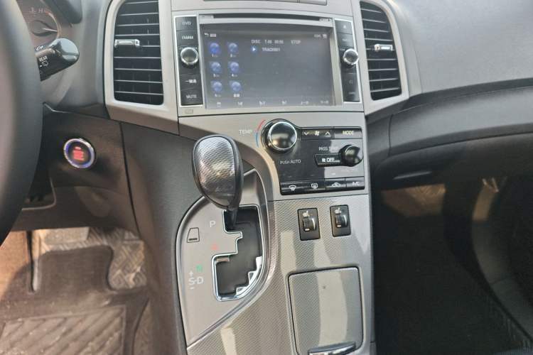 Used Toyota Venza 2013 2.7L 4x4 Luxury Edition Audio And AC Panel