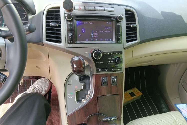 Used Toyota Venza 2013 2.7L 4x4 Luxury Edition Audio And AC Panel