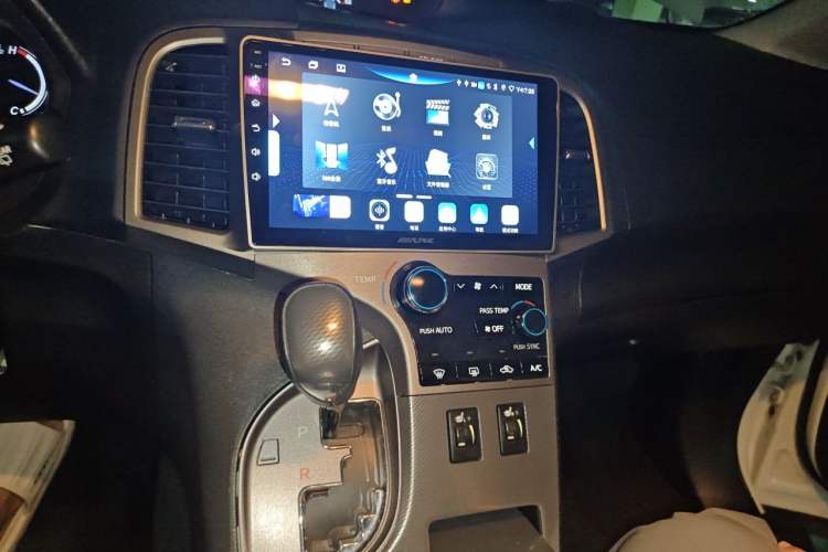 Used Toyota Venza 2013 2.7L 4x4 Luxury Edition Audio And AC Panel