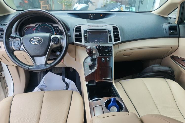 Used Toyota Venza 2013 2.7L Two-Wheel-Drive Luxury Edition Center Console