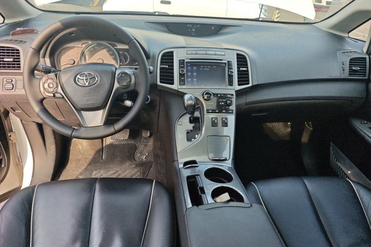 Used Toyota Venza 2013 2.7L 4x4 Luxury Edition Center Console