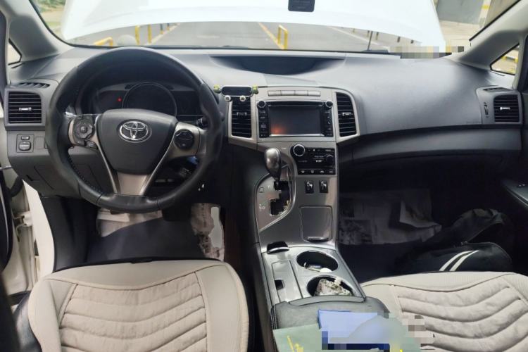 Used Toyota Venza 2013 2.7L 4x4 Luxury Edition Center Console