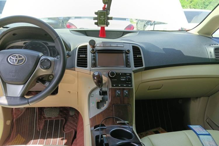 Used Toyota Venza 2013 2.7L 4x4 Luxury Edition Center Console