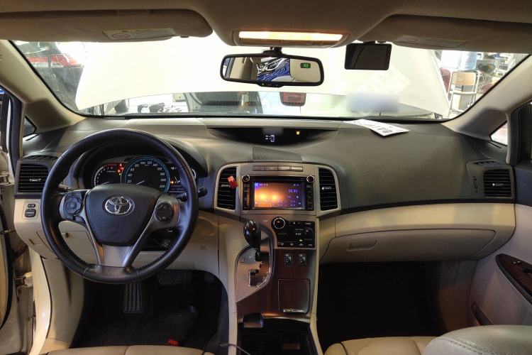 Used Toyota Venza 2013 2.7L Two-Wheel-Drive Luxury Edition Center Console