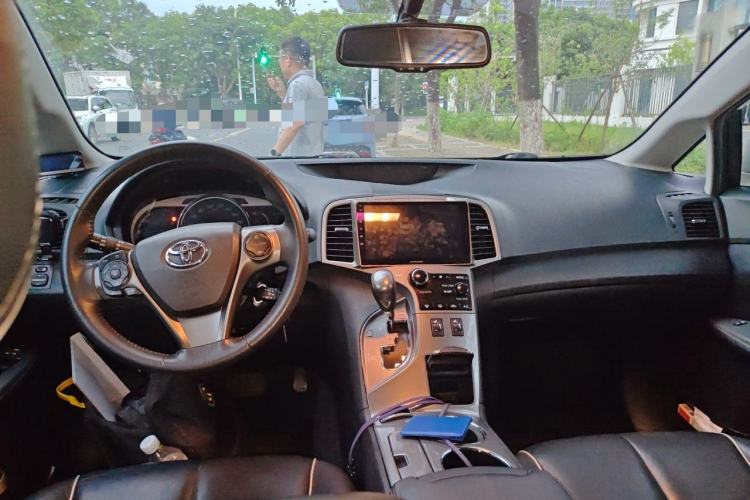 Used Toyota Venza 2013 2.7L 4x4 Luxury Edition Center Console