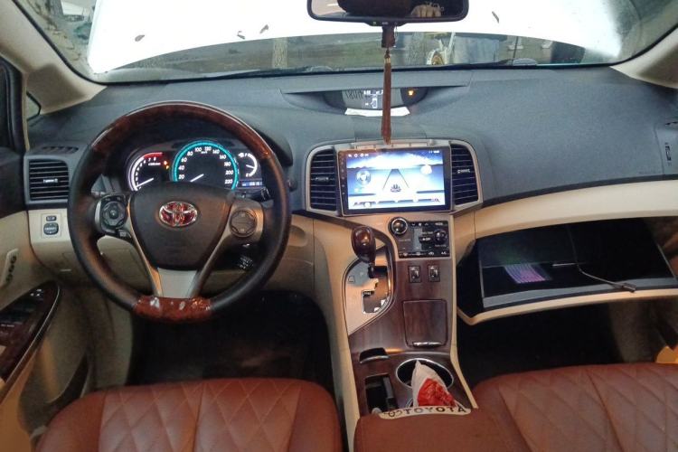 Used Toyota Venza 2013 2.7L 4x4 Luxury Edition Center Console