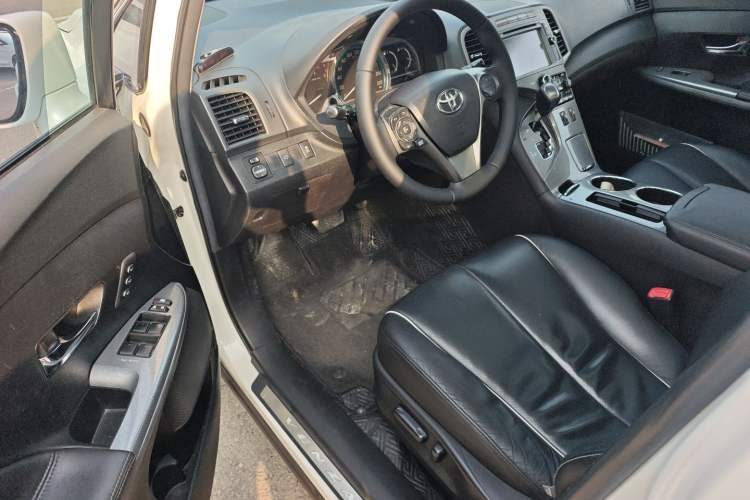 Used Toyota Venza 2013 2.7L 4x4 Luxury Edition Driver Seat