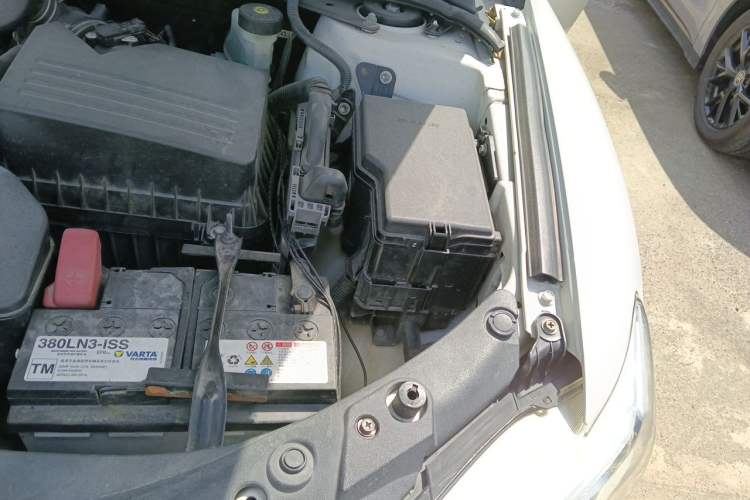 Used Toyota Venza 2013 2.7L 4x4 Luxury Edition Engine Bay Left