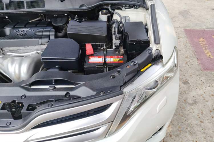 Used Toyota Venza 2013 2.7L Four-Wheel Drive Ultimate Edition Engine Bay Left
