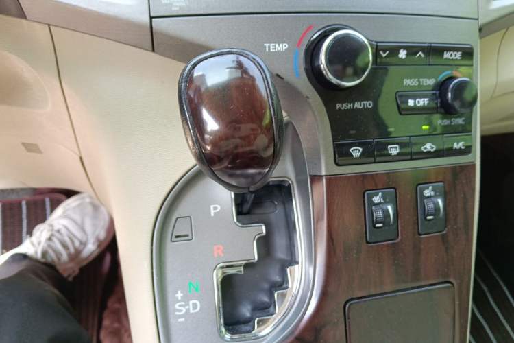 Used Toyota Venza 2013 2.7L 4x4 Luxury Edition Gear Lever