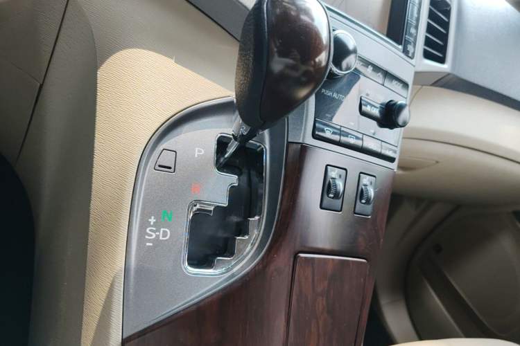 Used Toyota Venza 2013 2.7L Four-Wheel Drive Ultimate Edition Gear Lever
