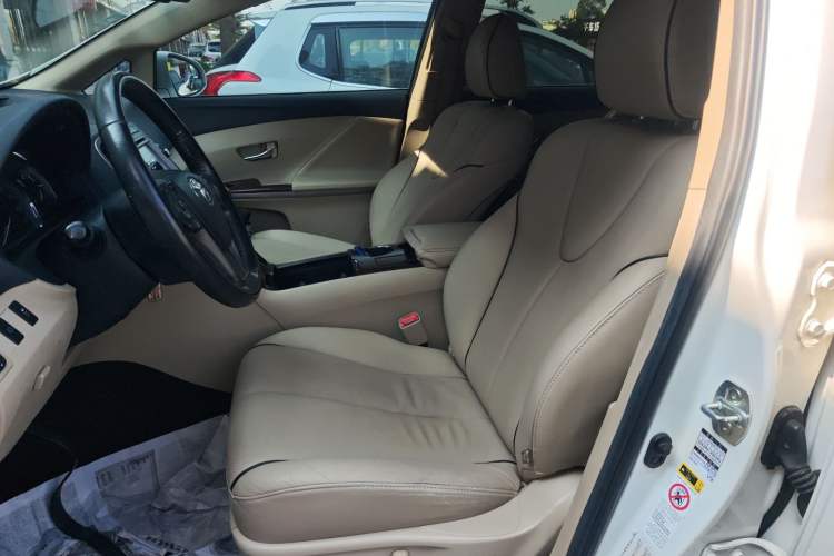 Used Toyota Venza 2013 2.7L Two-Wheel-Drive Luxury Edition Left Front Seat