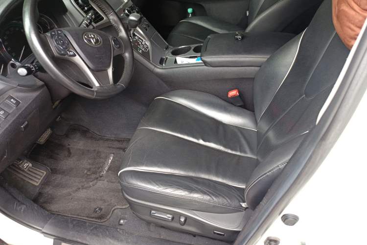 Used Toyota Venza 2013 2.7L 4x4 Luxury Edition Left Front Seat
