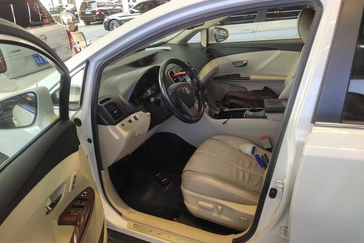 Used Toyota Venza 2013 2.7L Two-Wheel-Drive Luxury Edition Left Front Seat