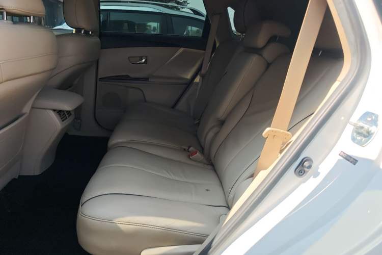 Used Toyota Venza 2013 2.7L Two-Wheel-Drive Luxury Edition Left Rear Seat
