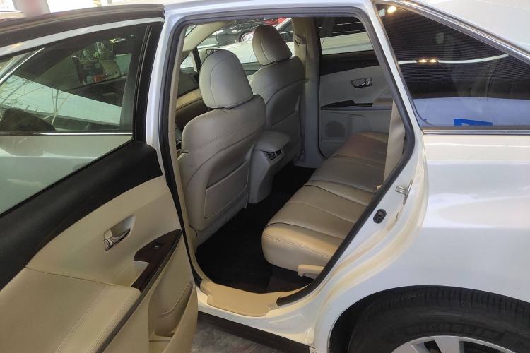 Used Toyota Venza 2013 2.7L Two-Wheel-Drive Luxury Edition Left Rear Seat