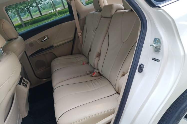 Used Toyota Venza 2013 2.7L Four-Wheel Drive Ultimate Edition Left Rear Seat