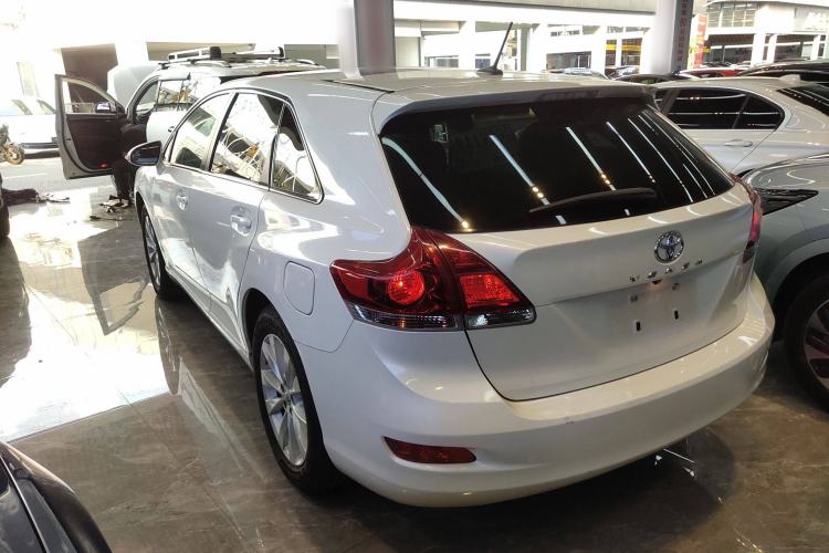 Used Toyota Venza 2013 2.7L Two-Wheel-Drive Luxury Edition Left Side