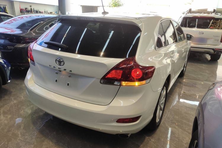 Used Toyota Venza 2013 2.7L Two-Wheel-Drive Luxury Edition Rear Right 45 Deg