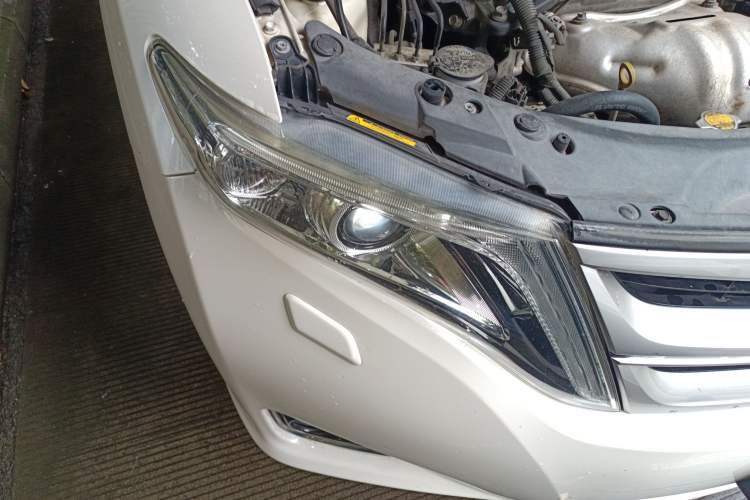 Used Toyota Venza 2013 2.7L 4x4 Luxury Edition Right Front Headlight