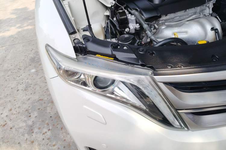 Used Toyota Venza 2013 2.7L Four-Wheel Drive Ultimate Edition Right Front Headlight