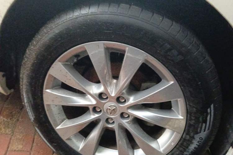 Used Toyota Venza 2013 2.7L 4x4 Luxury Edition Right Front Wheel Hub