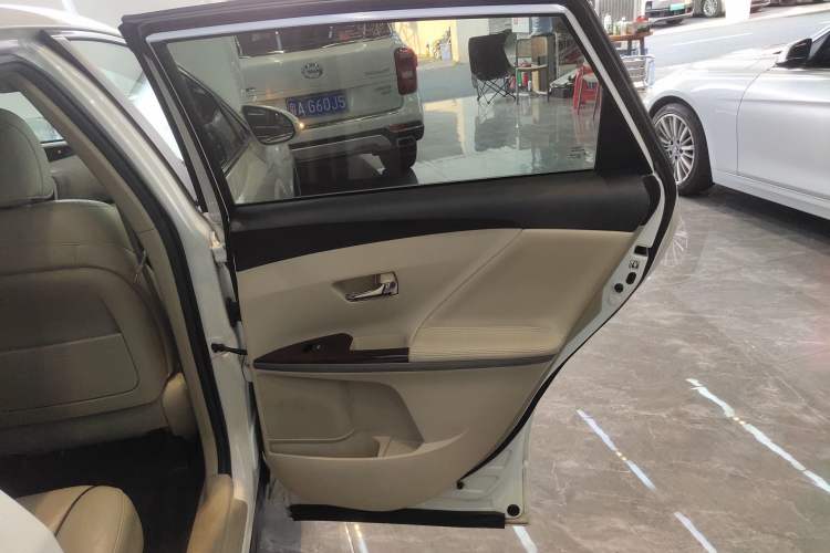 Used Toyota Venza 2013 2.7L Two-Wheel-Drive Luxury Edition Right Rear Door Interior