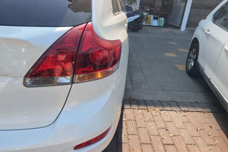 Used Toyota Venza 2013 2.7L Two-Wheel-Drive Luxury Edition Right Rear Taillight