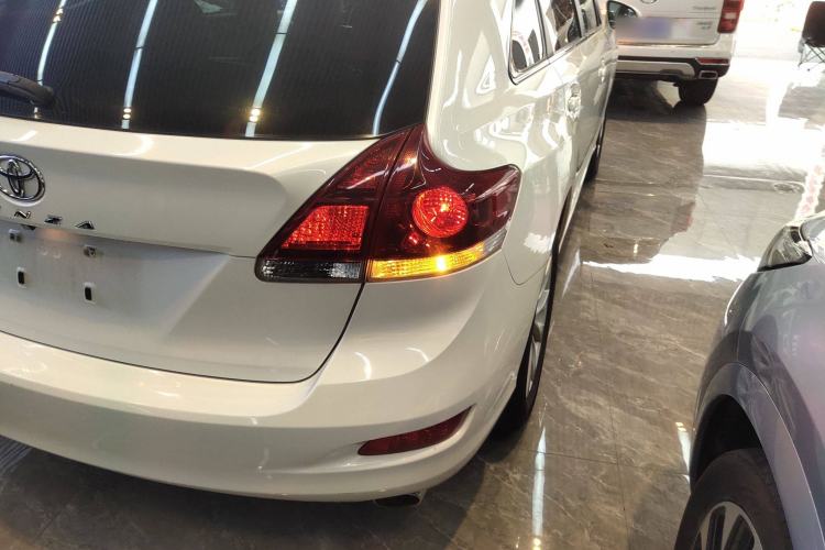 Used Toyota Venza 2013 2.7L Two-Wheel-Drive Luxury Edition Right Rear Taillight