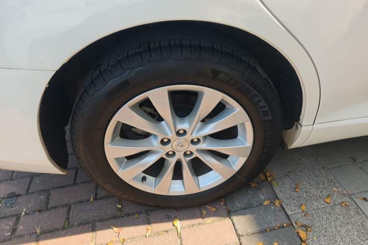 Used Toyota Venza 2013 2.7L Two-Wheel-Drive Luxury Edition Right Rear Wheel Hub