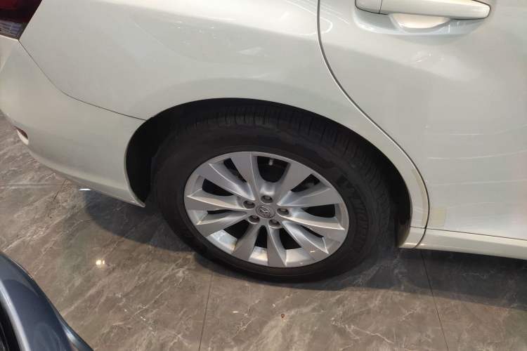Used Toyota Venza 2013 2.7L Two-Wheel-Drive Luxury Edition Right Rear Wheel Hub