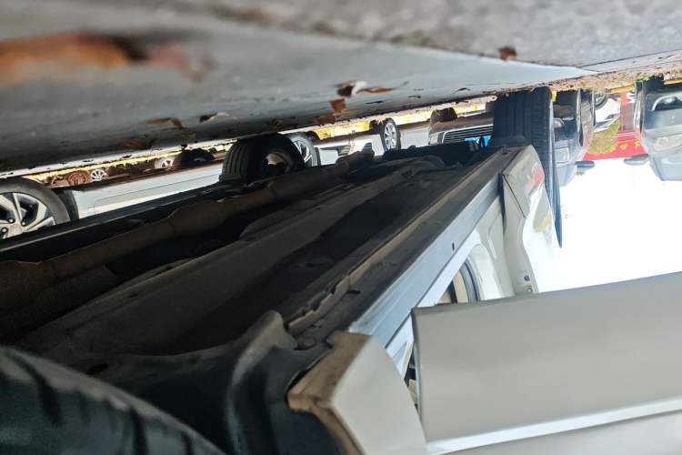 Used Toyota Venza 2013 2.7L Two-Wheel-Drive Luxury Edition Right Side Sill