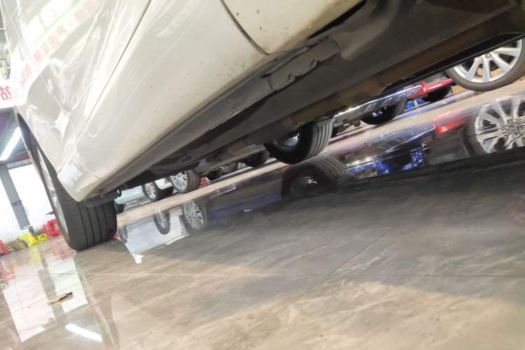 Used Toyota Venza 2013 2.7L Two-Wheel-Drive Luxury Edition Right Side Sill