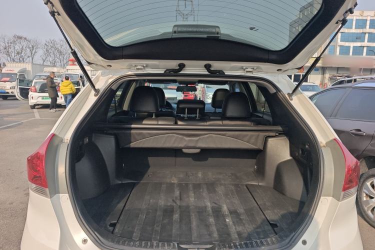 Used Toyota Venza 2013 2.7L 4x4 Luxury Edition Trunk
