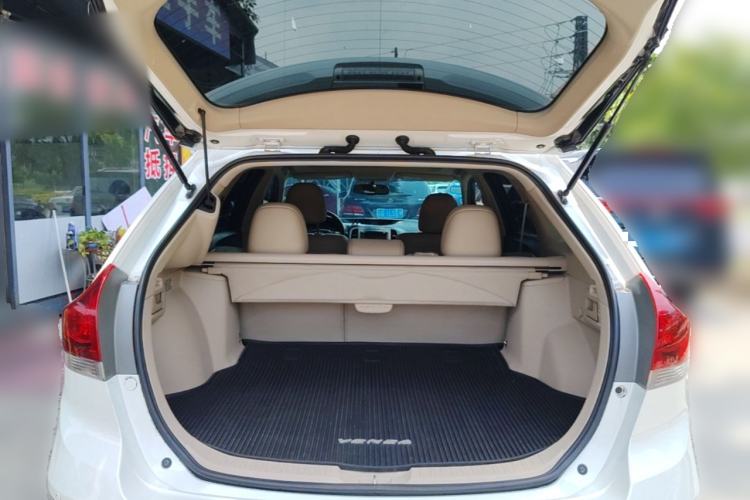 Used Toyota Venza 2013 2.7L Four-Wheel Drive Ultimate Edition Trunk