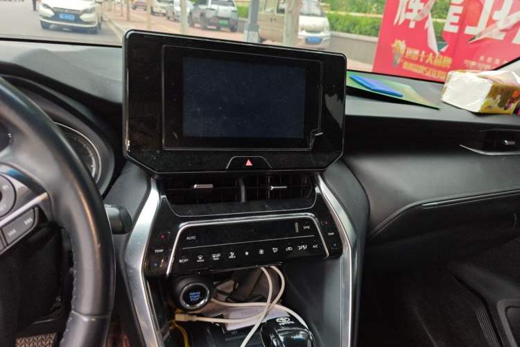 Used Toyota Venza 2022 2.0L CVT Two-Wheel Drive Luxury Edition Audio And AC Panel