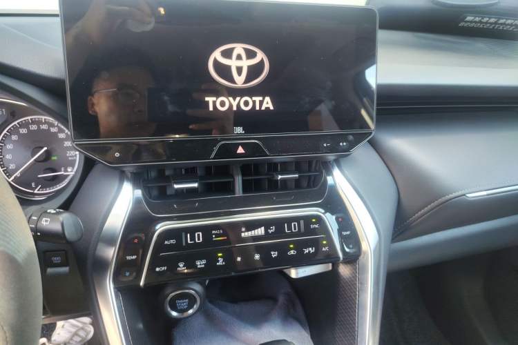 Used Toyota Venza 2022 2.0L CVT Two-Wheel Drive Prestige Edition Audio And AC Panel