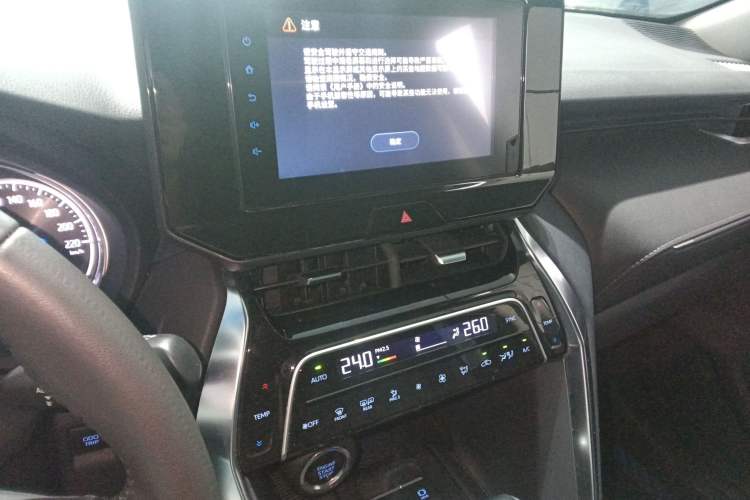 Used Toyota Venza 2022 2.0L CVT Two-Wheel Drive Luxury Edition Audio And AC Panel