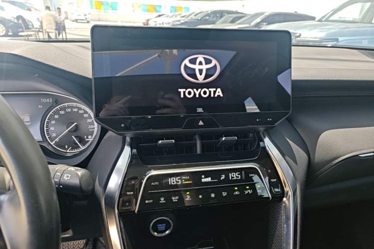Used Toyota Venza 2022 2.0L CVT Two-Wheel Drive Prestige Edition Audio And AC Panel