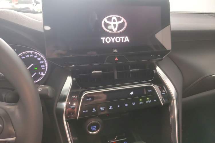 Used Toyota Venza 2022 2.0L CVT Two-Wheel Drive Prestige Edition Audio And AC Panel