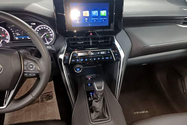 Used Toyota Venza 2022 2.0L CVT Two-Wheel Drive Luxury Edition Audio And AC Panel