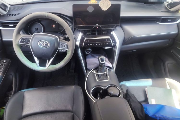 Used Toyota Venza 2022 2.0L CVT Two-Wheel Drive Prestige Edition Center Console