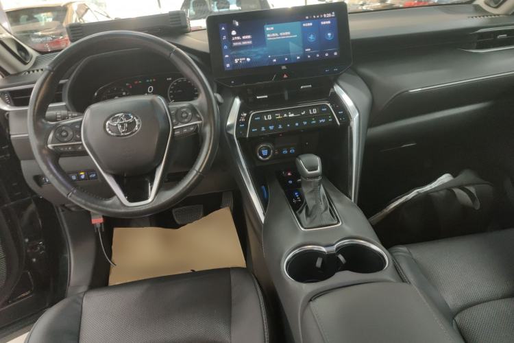 Used Toyota Venza 2022 2.0L CVT Two-Wheel Drive Prestige Edition Center Console