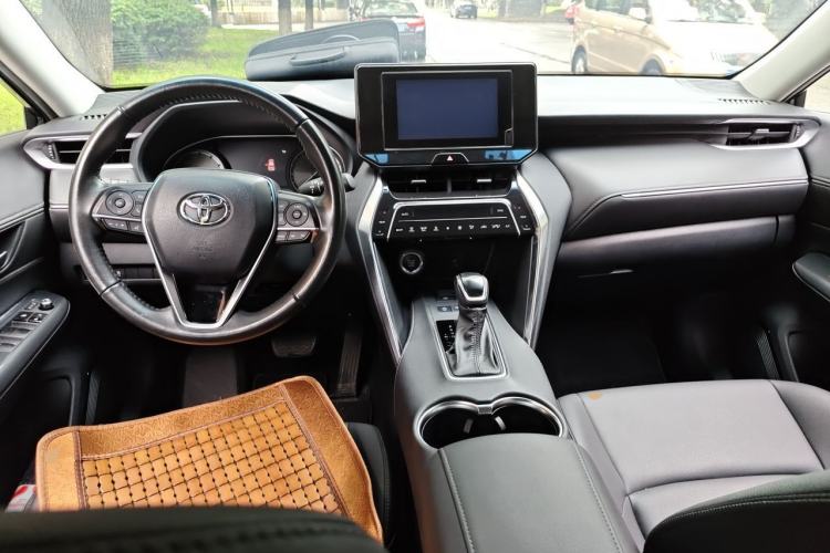 Used Toyota Venza 2022 2.0L CVT Two-Wheel Drive Luxury Edition Center Console